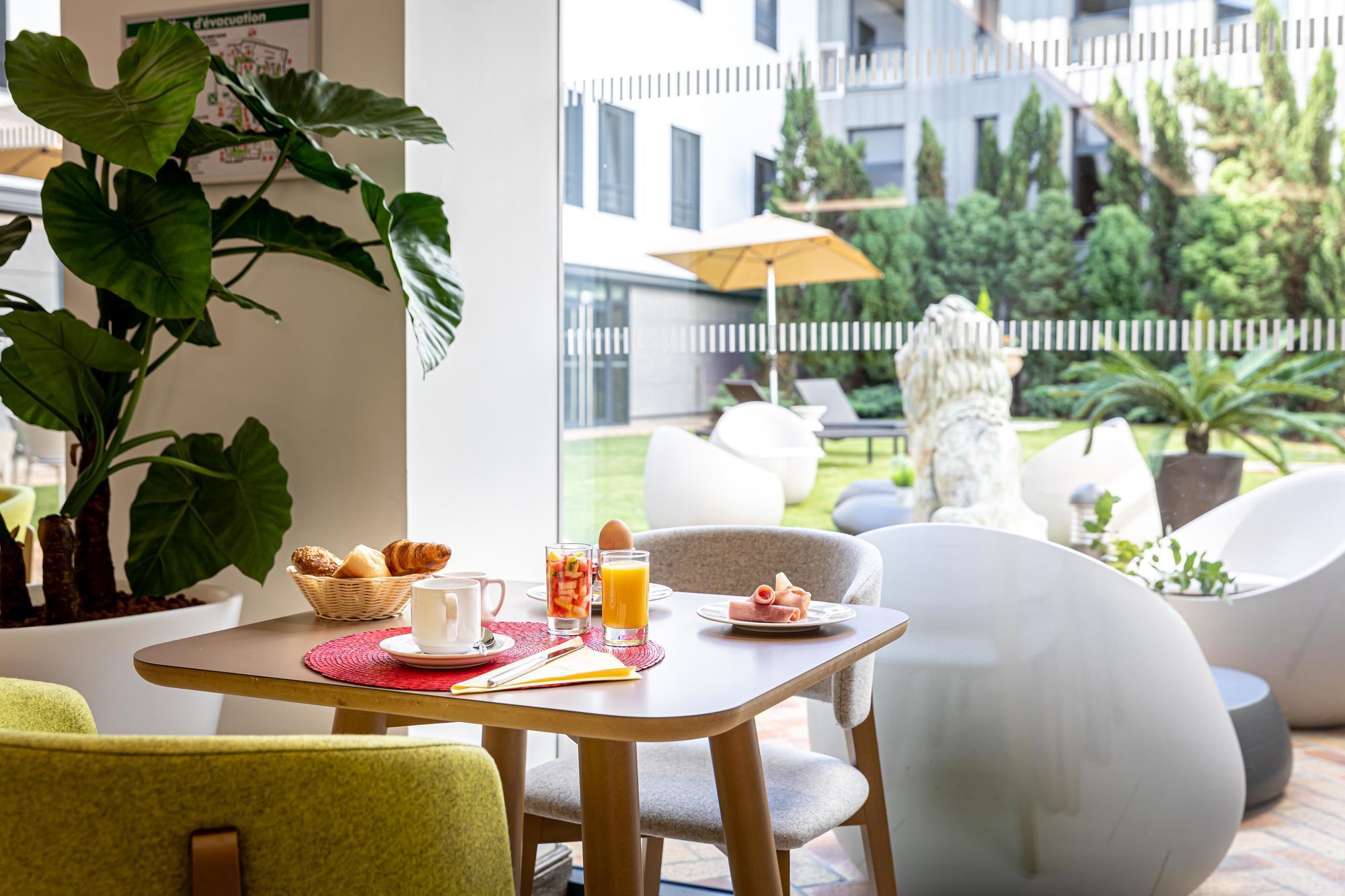 Les Jardins De St Cloud Aparthotel